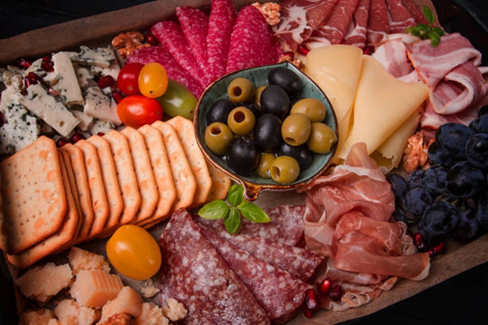 grazing platter Assorted grazing platter in a box.