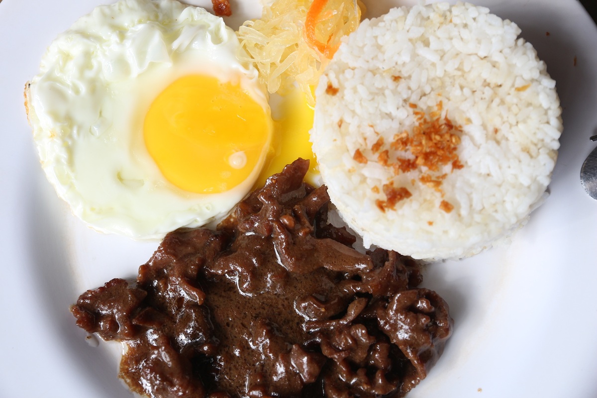 pics - 2 Nutritious morning meal for mining crew with rice, beef steak, and a sunny-side-up egg.